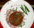 /album/galerie-de-photos/hamburguesa-de-chive-con-salsa-de-remolacha-png/